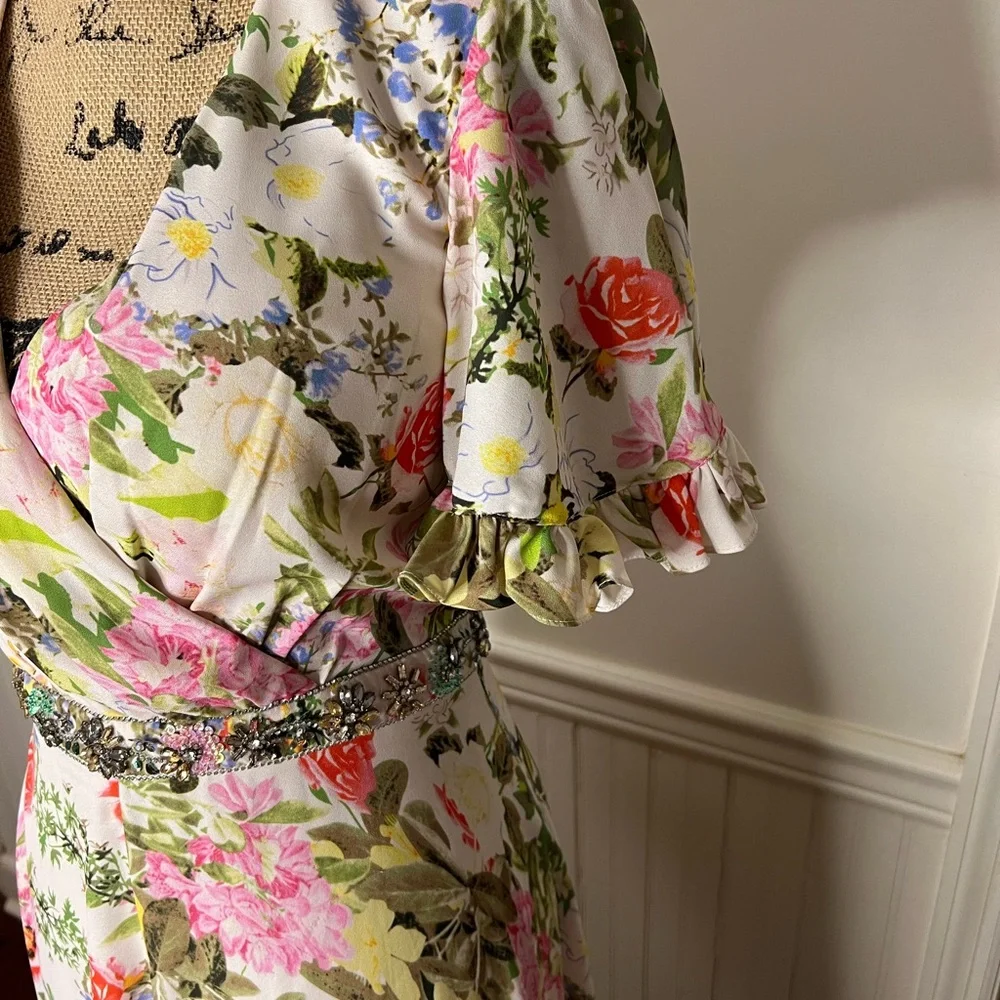 Mac Duggal Floral V-Neck‎ Gown #9079 size 4 - Picture 8 of 15